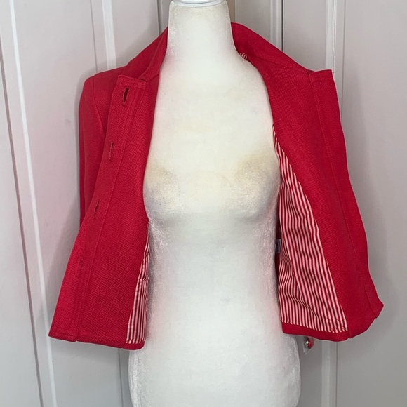 NYGARD Collection | Red Cropped Jacket with Black Buttons - Picture 4 of 9